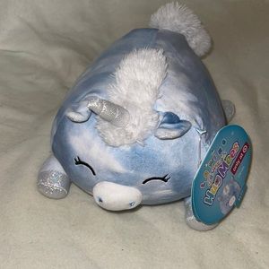 NWT Devla the Unicorn HugMee Squishmallow